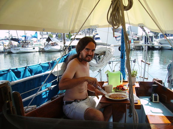 Comiendo a la sombra en la bañera de Xebec