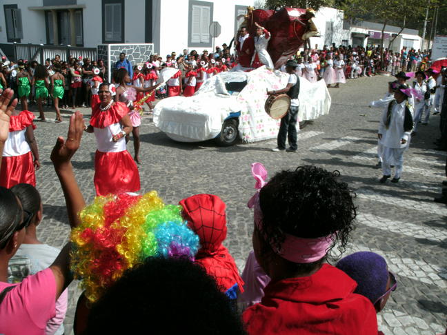 las chicas del carnaval de la isla Brava