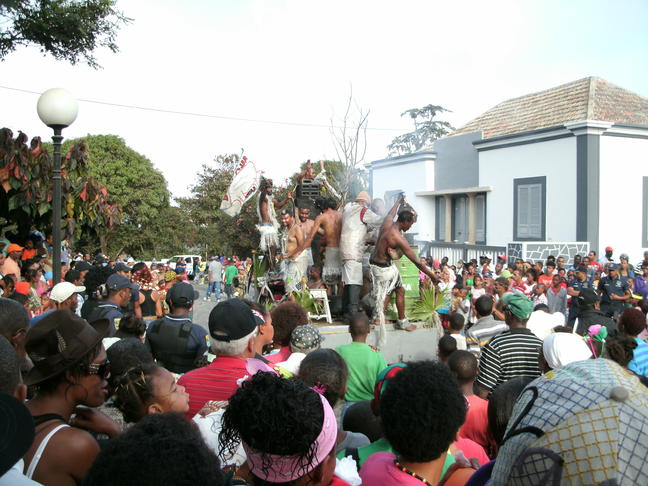 los chicos del carnaval de la isla Brava