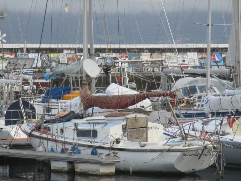 Parabólica en barco de yatista de Horta