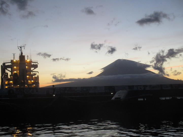 El volcán de pico con sombrero