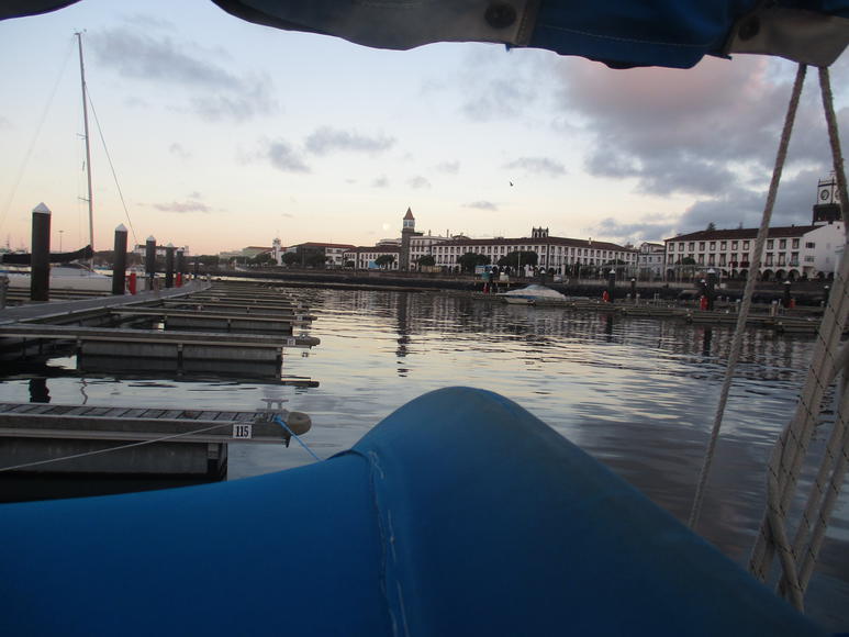 Ponta Delgada vista desde la marina