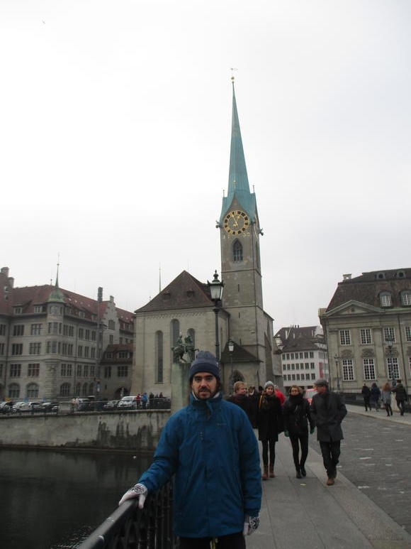 Nacho en el puente de Fraumunster, Zurich