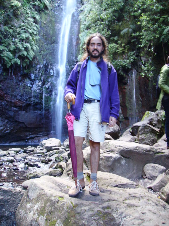 Nacho Vidal en la levada de las 25 fuentes de Madeira