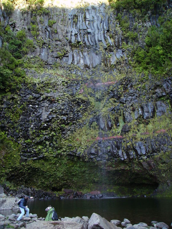 Lago piscina natural en el corazón de Madeira