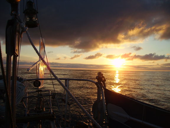 Amanecer en medio del Atlántico