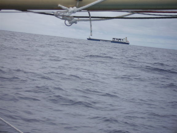 Barco mercante llegando al Estrecho de Gibraltar