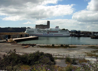 El ferry de Santander atracando en Plymouth