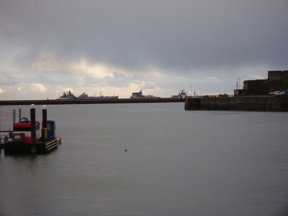 Barcos de guerra en Plymouth