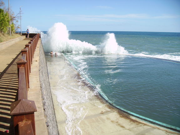 Piscina pública de agua salada en Porto da Cruz Madeira
