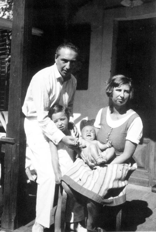 Wilhelm Reich con su primera mujer y sus hijos