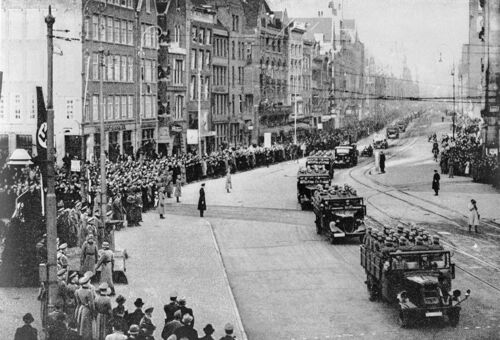 Ejército Nazi entrando en Amsterdam tras la rendición de Holanda el 14/5/1940