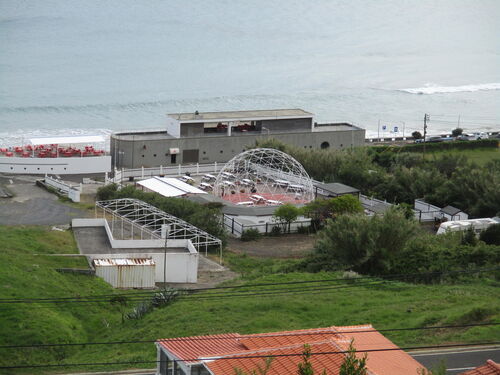 Restaurantes vacíos en la Praia Formosa de la Isla de Santa María - Azores