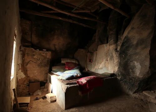 hogar de un ermitaño chino excavado en la roca