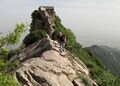 Hermitaño caminando en las montañas de China