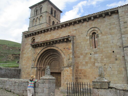 Iglesia románica en el norte de la península ibérica