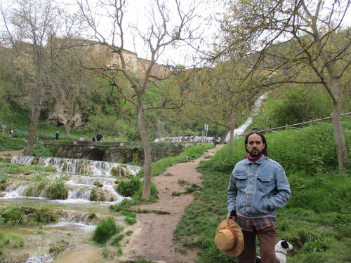 Aproveché la vuelta para visitar Orbaneja del Castillo (en Burgos),<br>un pueblo que conserva su magia a pesar de los tiempos turbulentos que vivimos.