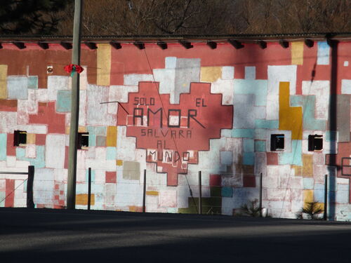 Grafiti en El Maitén: Sólo el Amor salvará el Mundo.