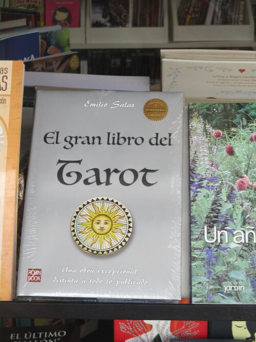 El gran libro del Tarot de Emilio Salas reeditado en Argentina