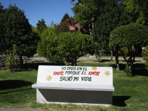 Banco decorado en la plaza de Gaiman