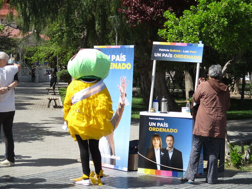 La oposición macrista haciendo campaña en Trelew, vienen a ser el equivalente al Partido Popular de España