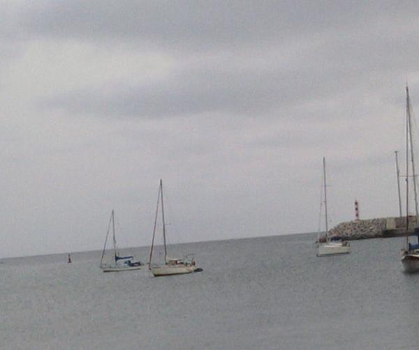 El consultorio flotante de Nacho en el puerto de la Palmera, isla de la Sal, Cabo Verde